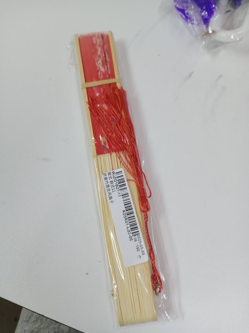 Веер складной ручной бамбуковый

(уцененный)