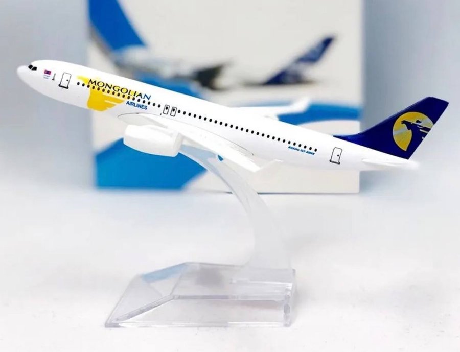 Металлическая модель самолета Airbus A330, 1/400